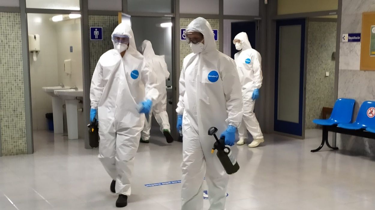 The UME disinfects the Valterra health center during the third wave of Covid