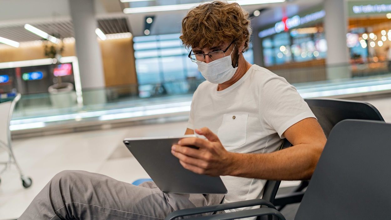 Estudiante en el aeropuerto