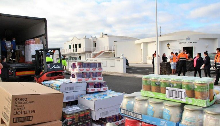 Tías recibe 17,5 toneladas de productos del Banco de Alimentos de Las Palmas