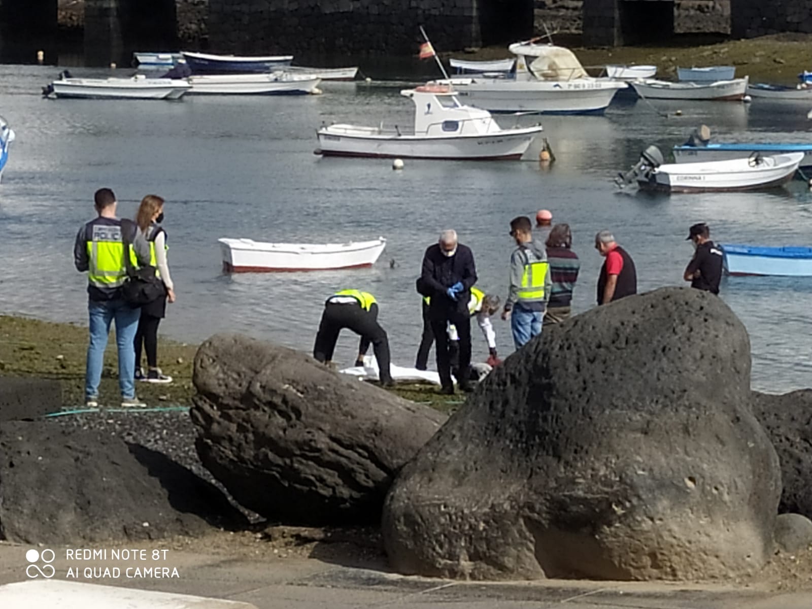 Encuentran un cuerpo sin vida flotando en el Charco de San Ginés.Fotos:Sergio Betancort