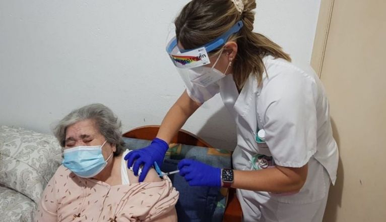 Vacunación contra el Covid a grandes dependientes en Lanzarote