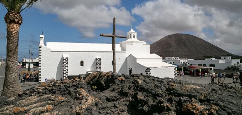 Ermita y plaza de Los Dolores