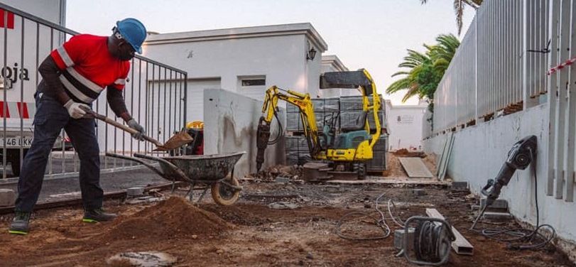 Reformas en los nuevos accesos al edificio de Servicios Sociales de Arrecife para hacerlo accesible con una inversión del Ayuntamiento