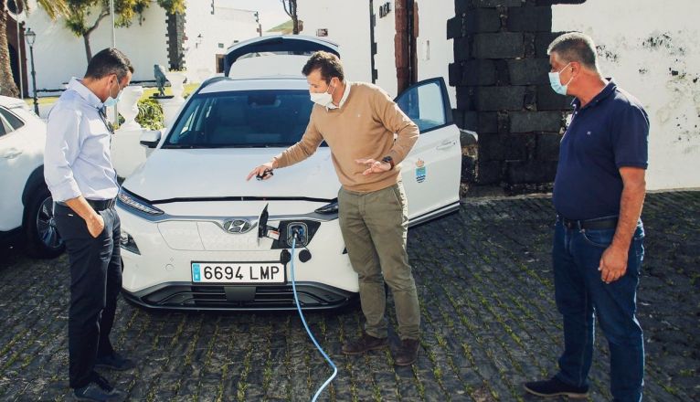 Presentación de nuevos coches elétricos de Teguise