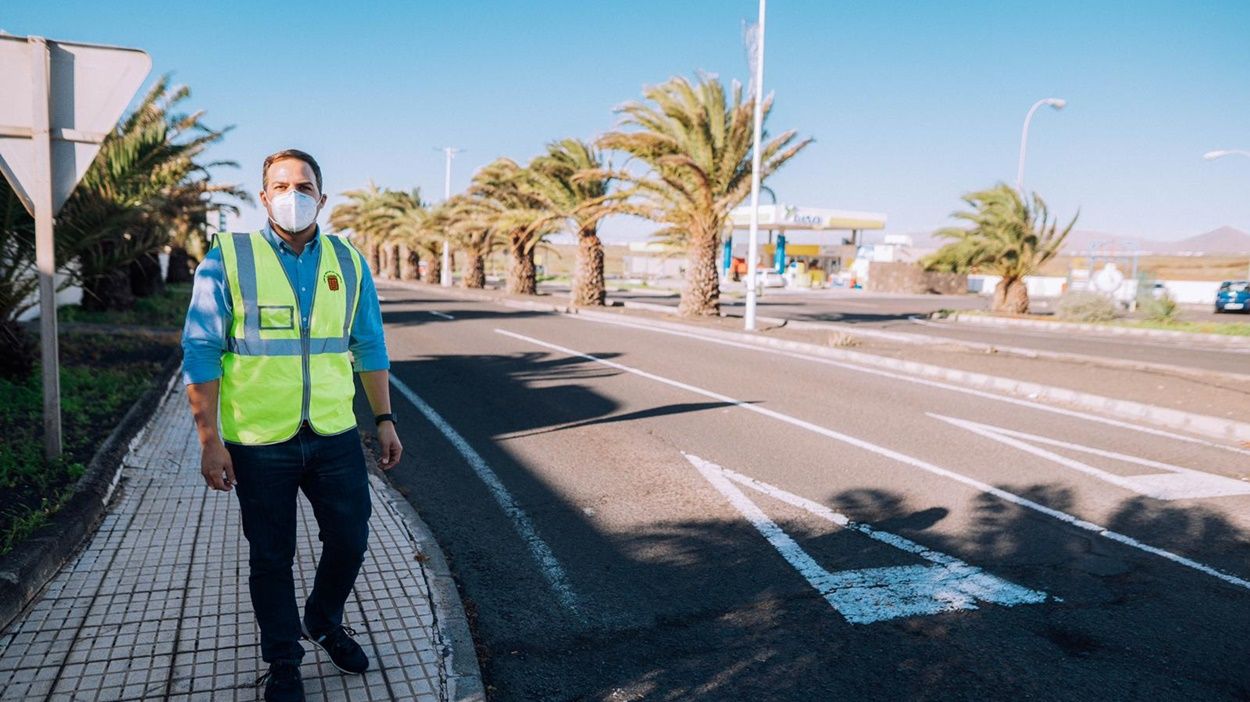 Jacobo Medina, en la Avenida de las Palmeras de Costa Teguise