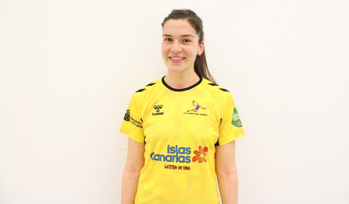 Tamara Jovicevic, estrenando la camiseta del CB Puerto del carmen