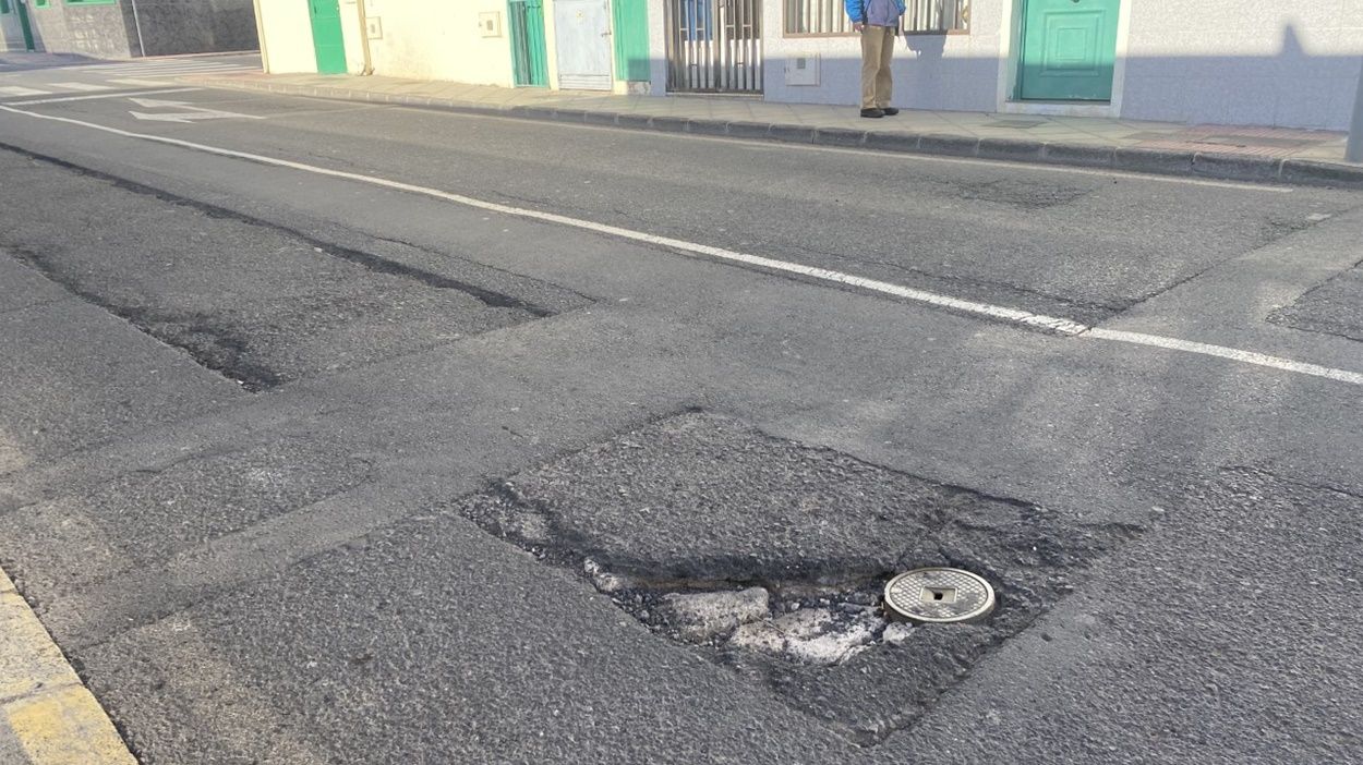 Socavón en la calle José Pereyra Galviaty