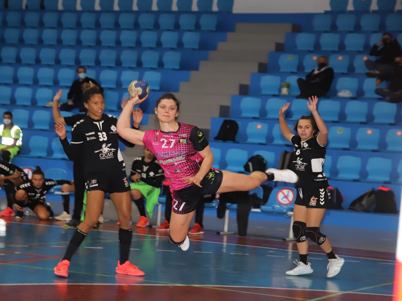 Frenético encuentro entre el CICAR Lanzarote Ciudad de Arrecife y Valladolid