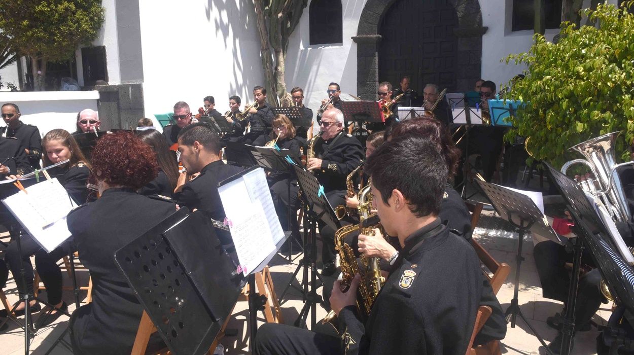 El fallecido Carlos Curbelo tocando con la Banda Municipal de San Bartolomé