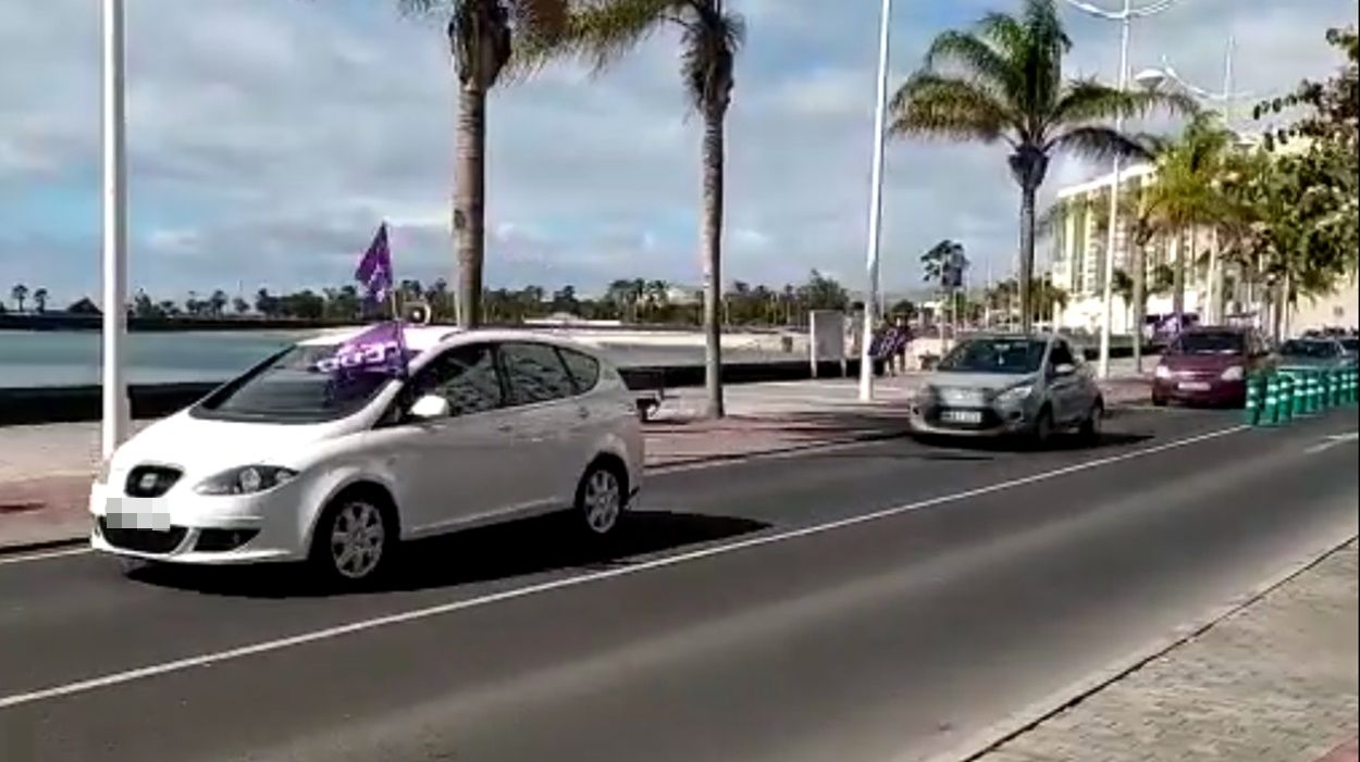 Manifestación en coche de CCOO por el Día de la Mujer en Arrecife