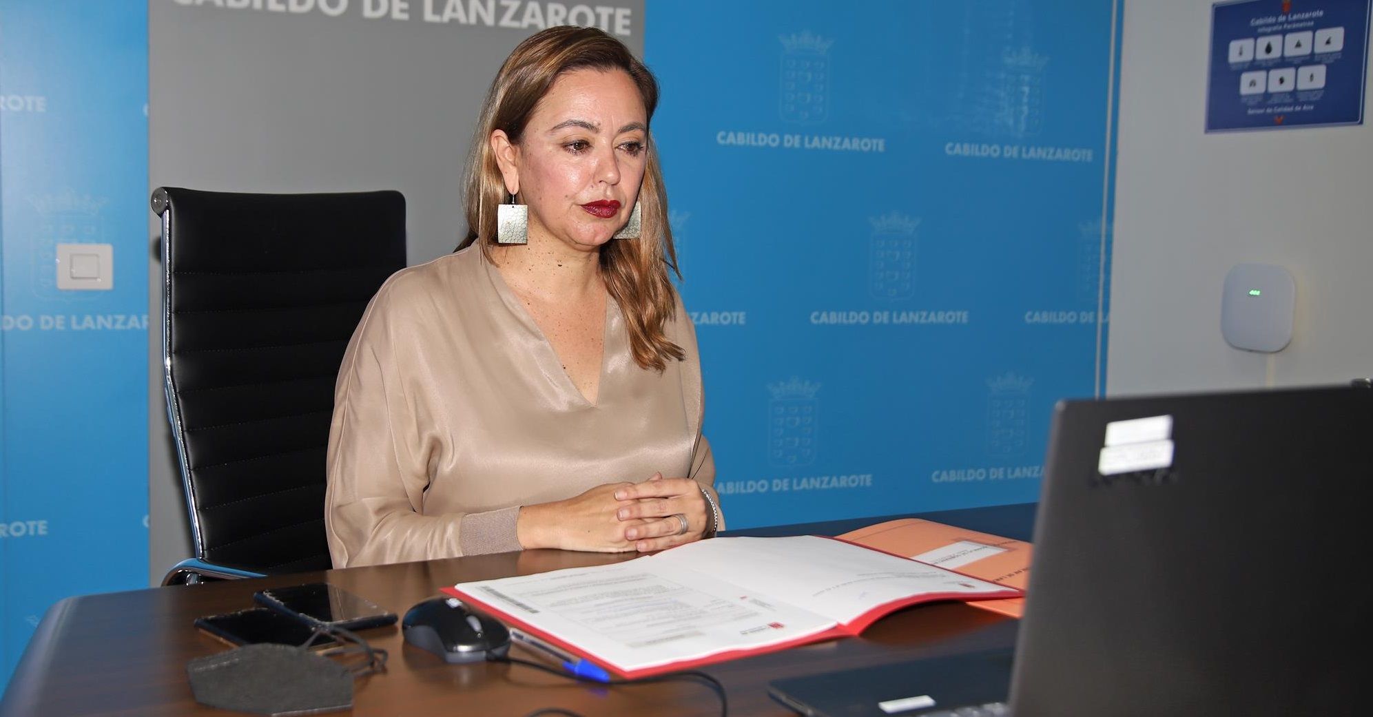 La presidenta del Cabildo, durante el Pleno celebrado por viodeconferencia para aprobar los presupuestos