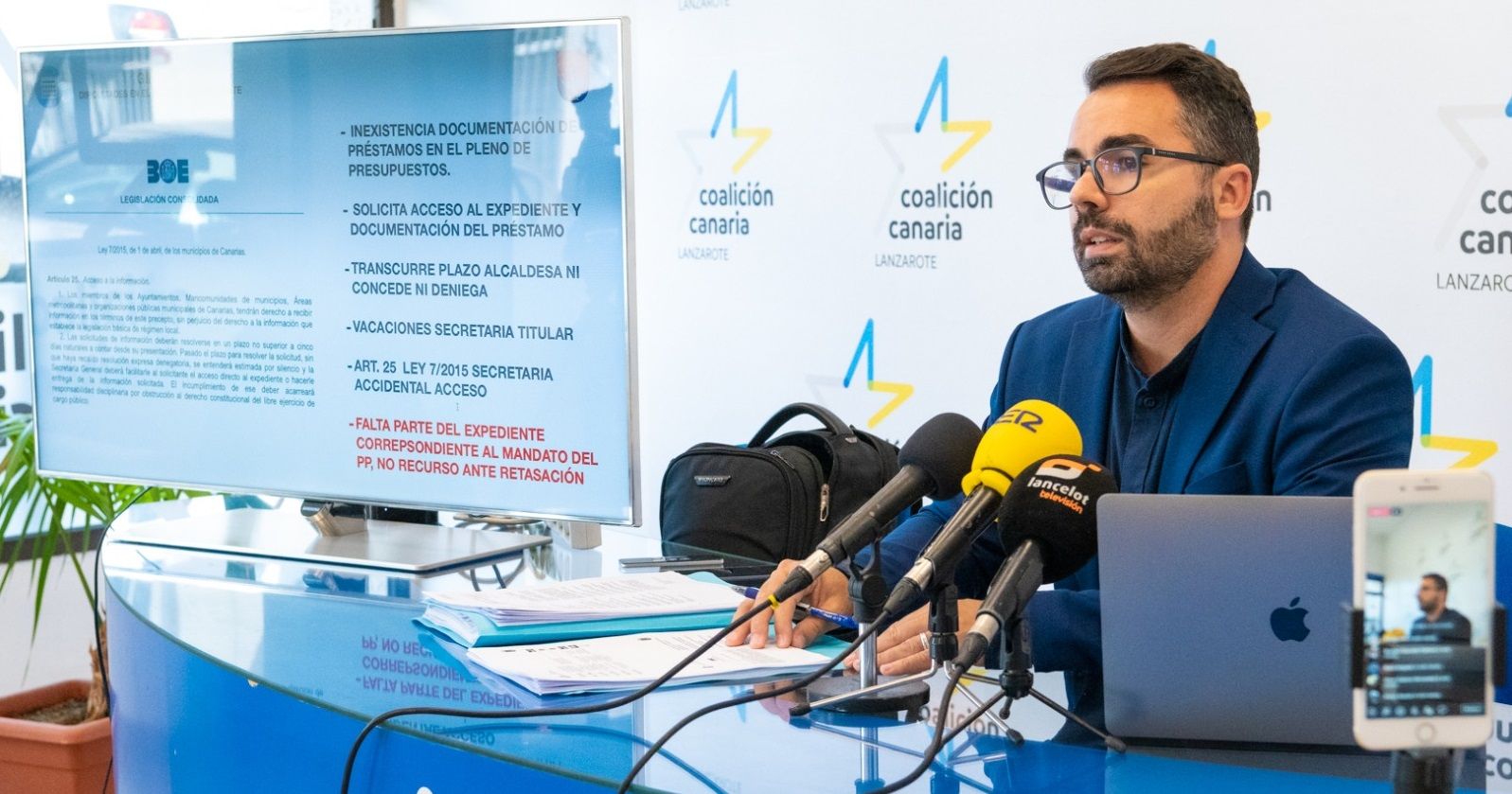 El portavoz de CC, Echedey Eugenio, durante la rueda de prensa