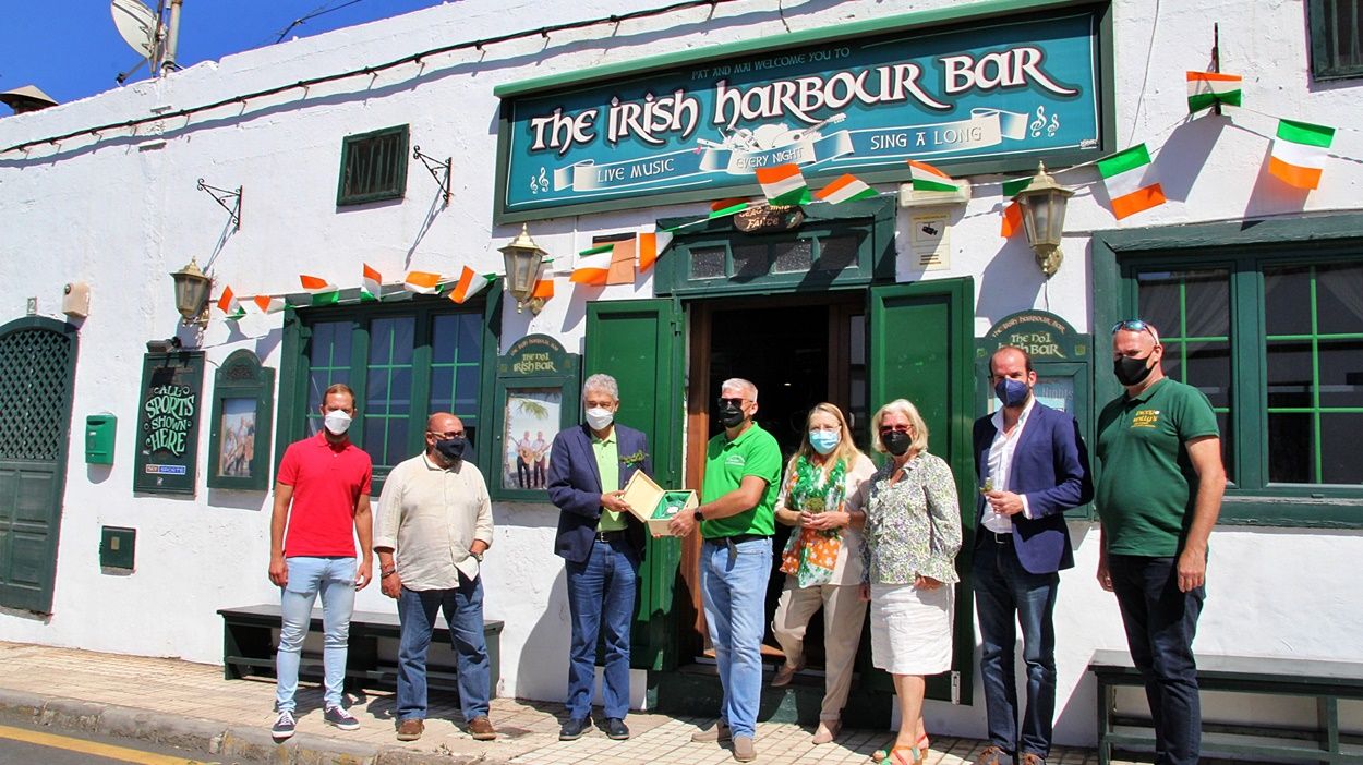 Acto simbólico en Puerto del Carmen por el Día de San Patricio