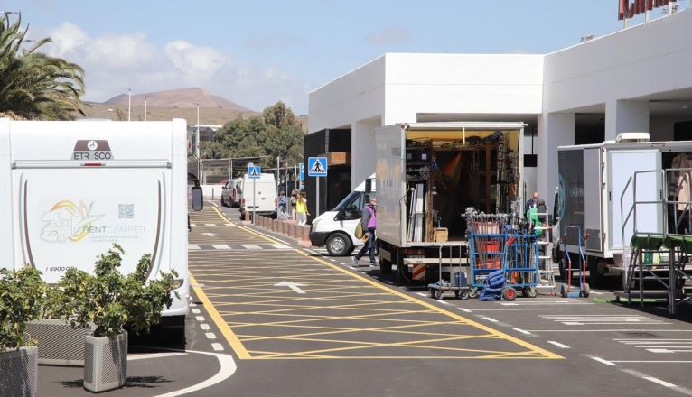 Rodaje de la película The Family en la T2 del aeropuerto de Lanzarote