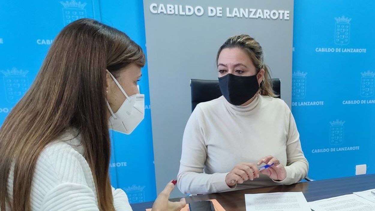 Dolores Corujo junto a Nerea Santana