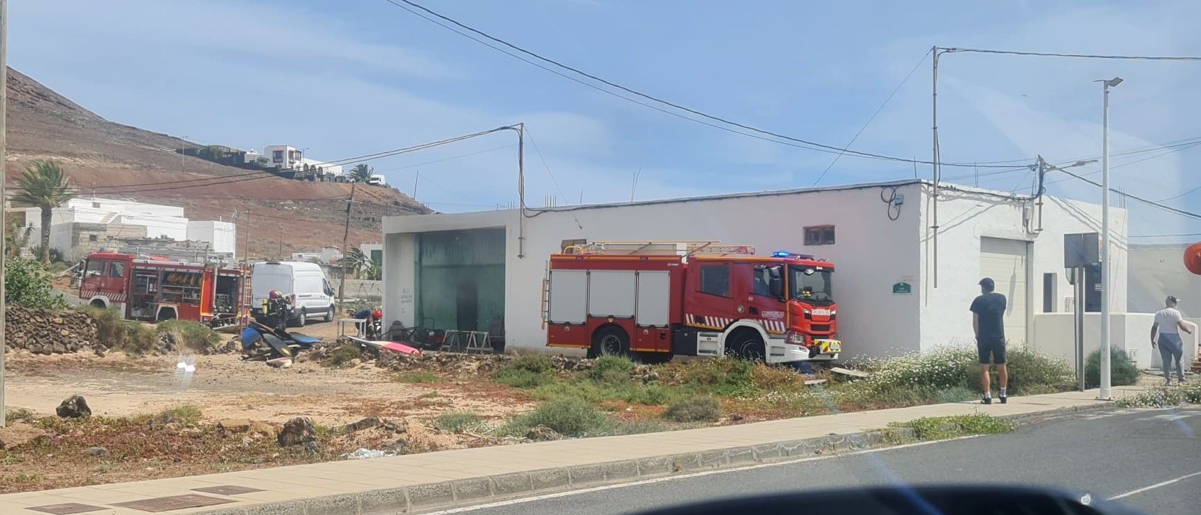 Incendio en un taller en una escuela de surf de Soo. Fotos: Daniel