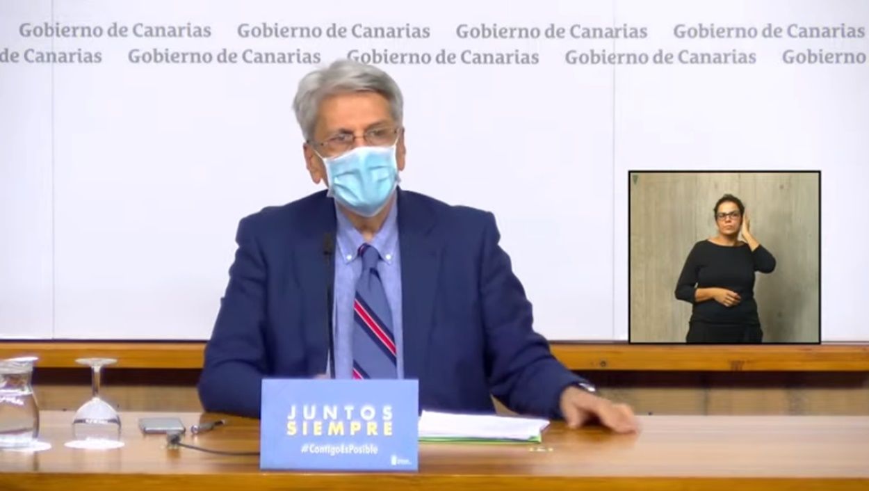 El portavoz de Gobierno, Julio Pérez, durante la rueda de prensa