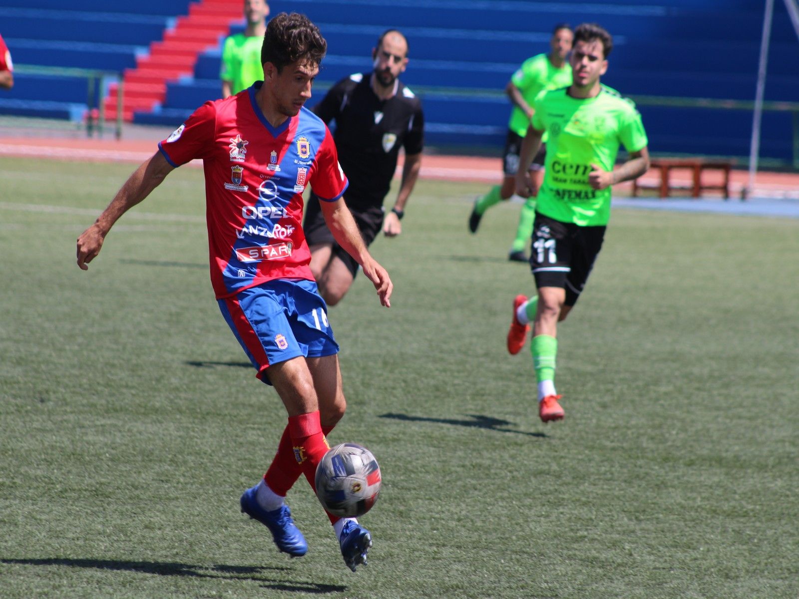 La UD Lanzarote cede un empate ante la UD Gran Tarajal (1-1) La UD Lanzarote cede un empate ante la UD Gran Tarajal (1-1)