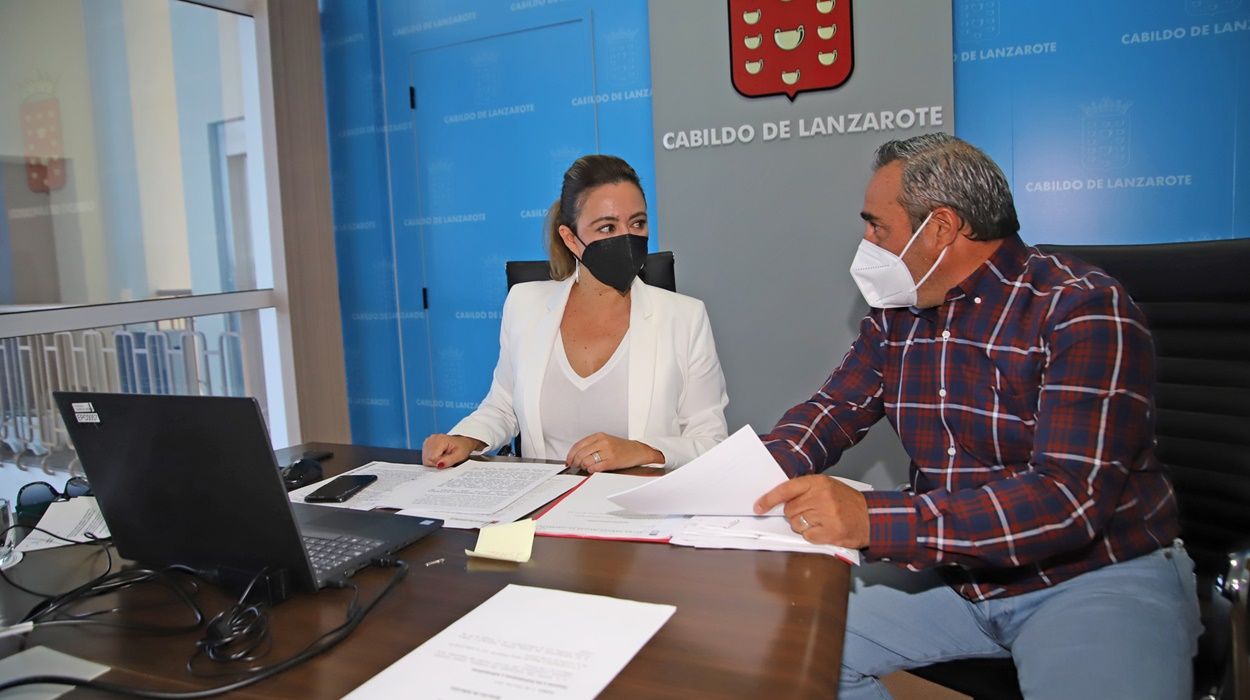 Dolores Corujo junto a Ángel Vázquez