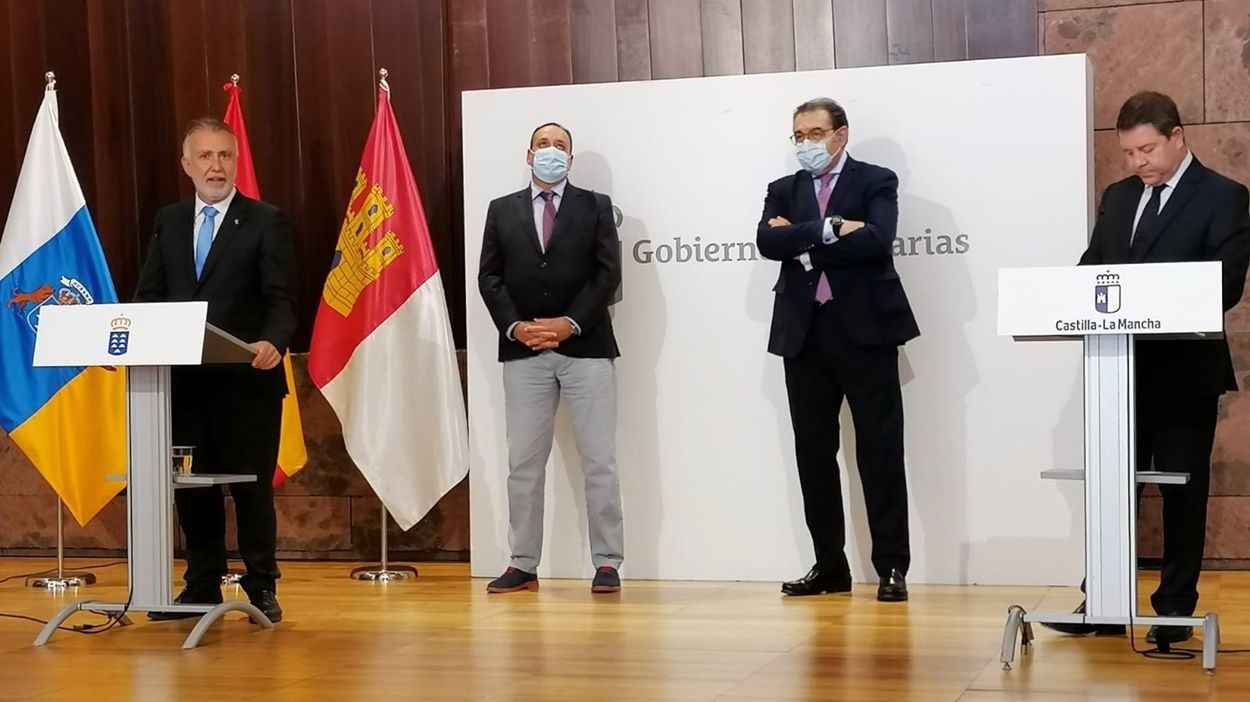 Ángel Víctor Torres, en un acto con el presidente de Castilla La Mancha