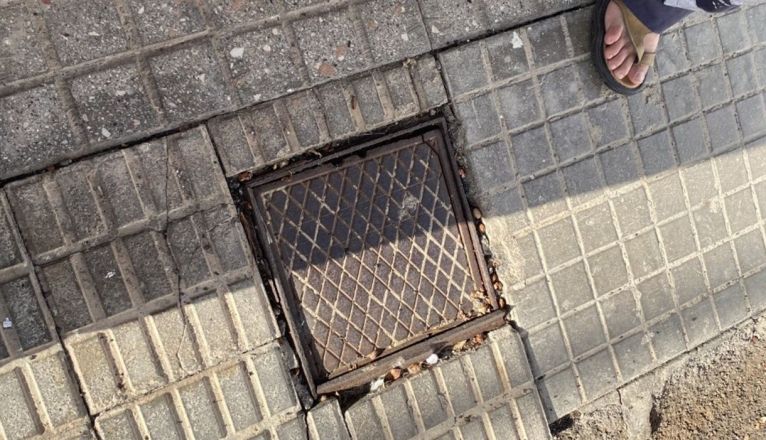 Arqueta en Titerroy que los vecinos afirman que es un nido de cucarachas Arqueta en Titerroy que los vecinos afirman que es un nido de cucarachas