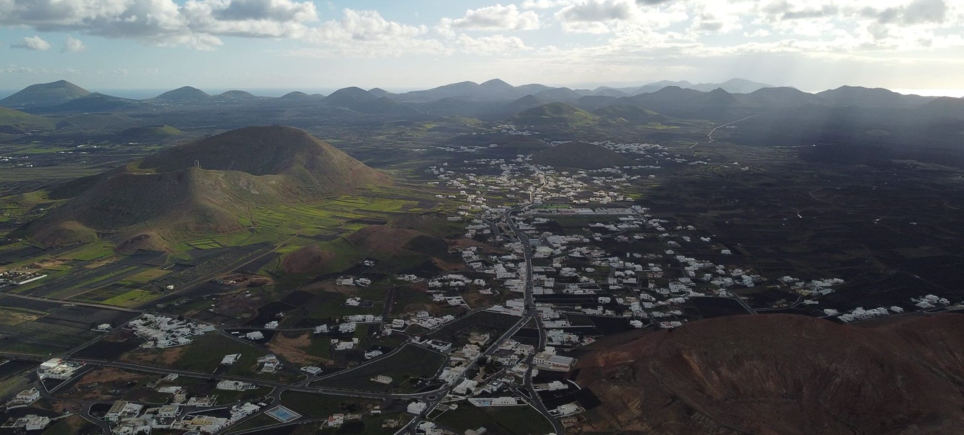 Viviendas del municipio de Tinajo vistas desde el aire. Compraventa.