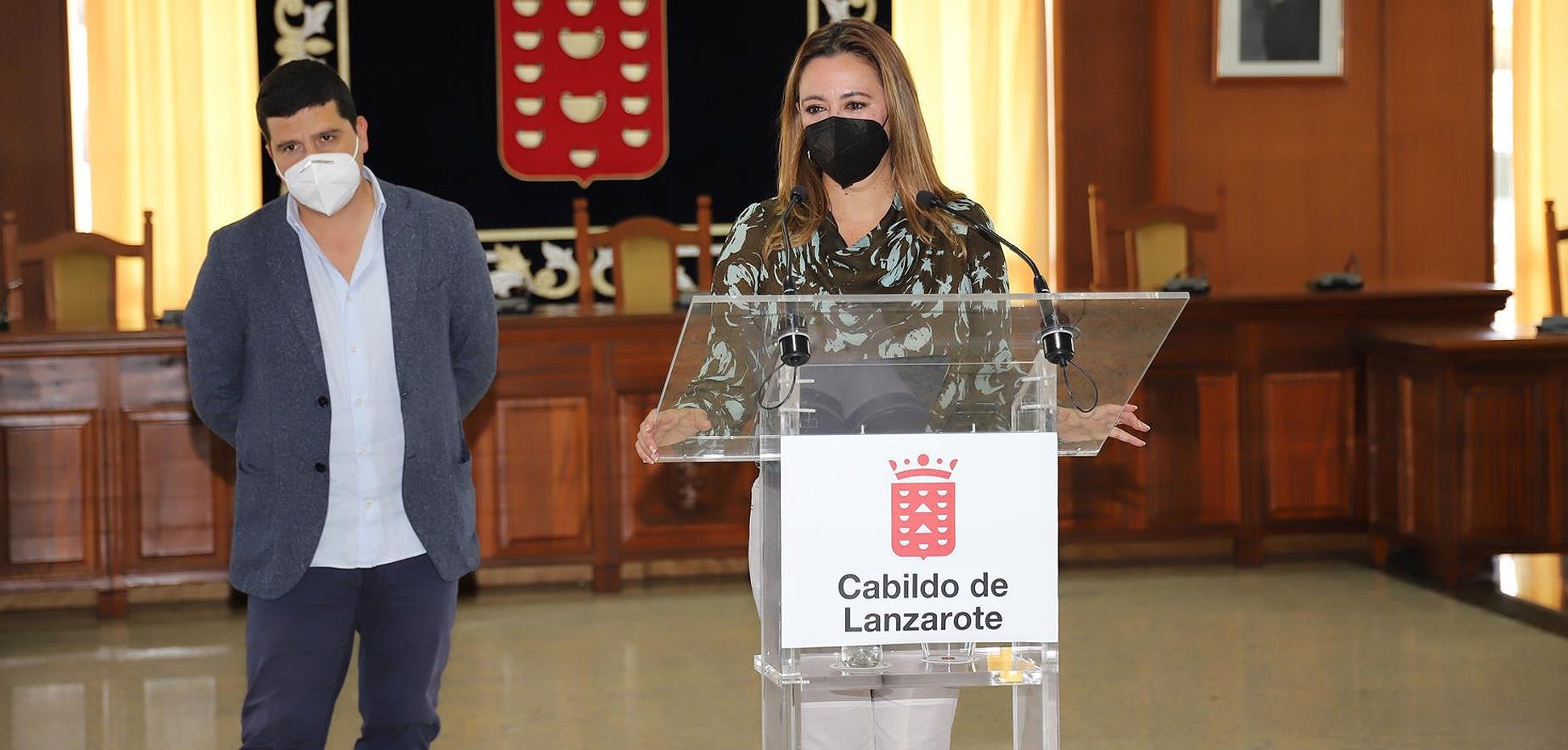 Rueda de prensa para anunciar la adquisición de 14 viviendas inacabadas en Arrecife