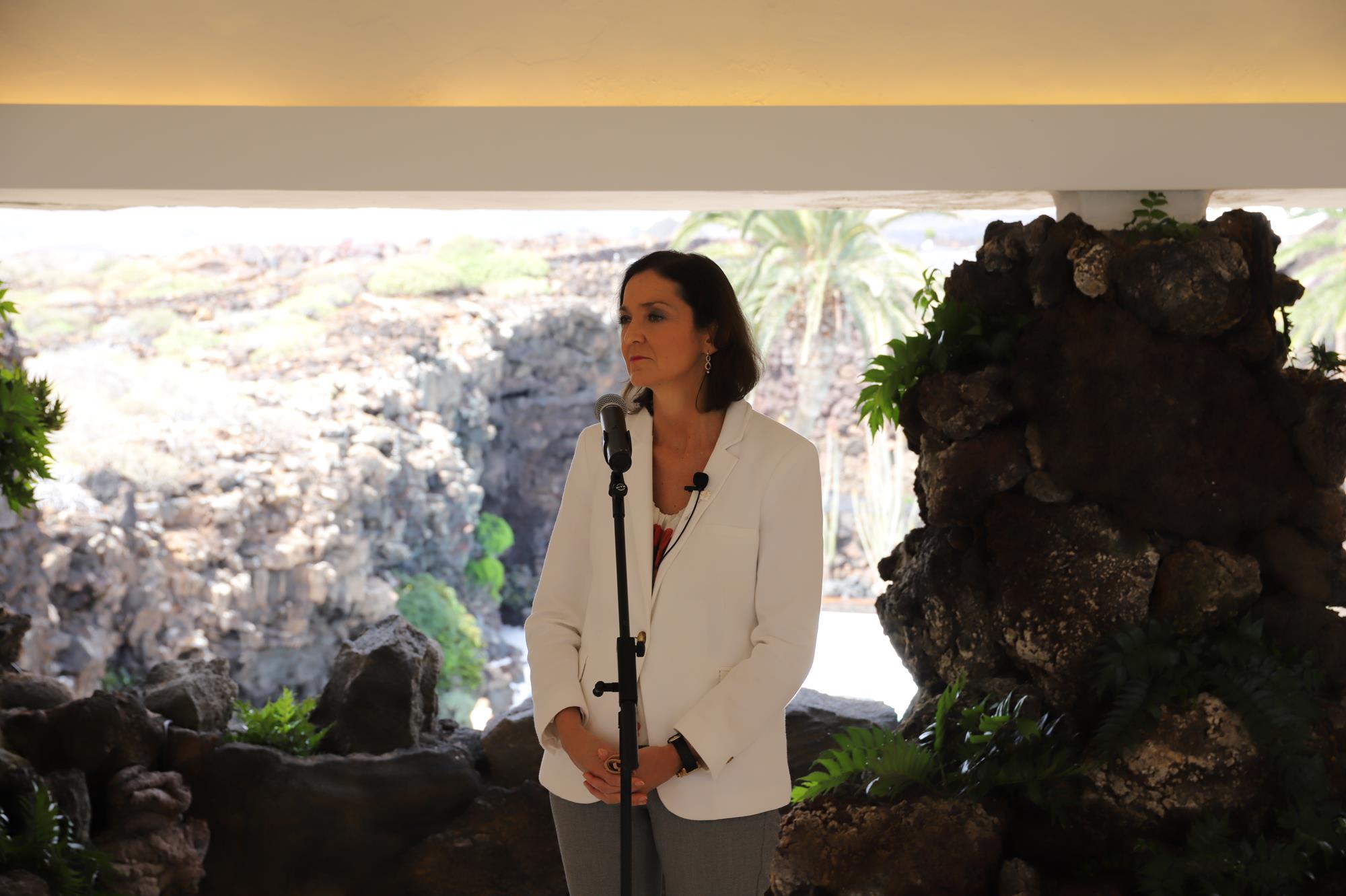 Reyes Maroto, Ministra de Industria, Comercio y Turismo durante una visita a Canarias