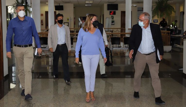 Reunión entre el Cabildo, Teguise y el Gobierno canario sobre la seguridad en La Graciosa Reunión entre el Cabildo, Teguise y el Gobierno canario sobre la seguridad en La Graciosa
