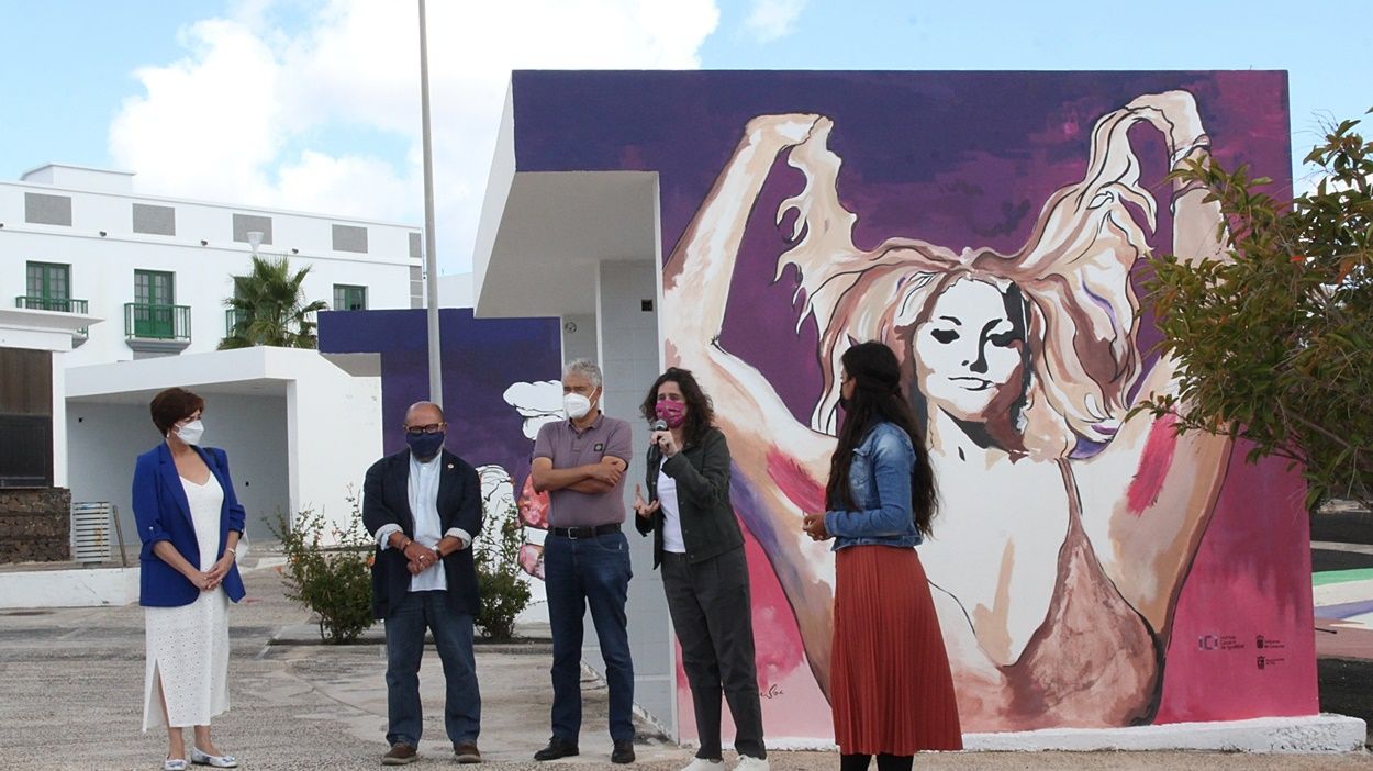 Inauguración del mural contra la gordofobia en Tías