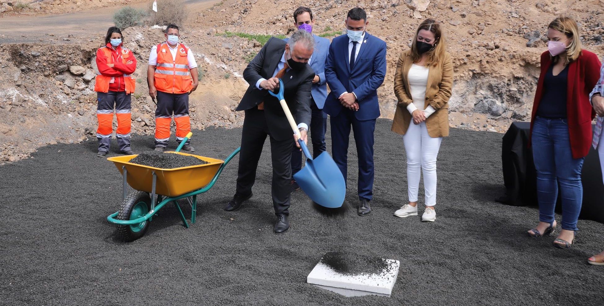 Colocación de la primera piedra de la futura residencia de mayores de Tahíche