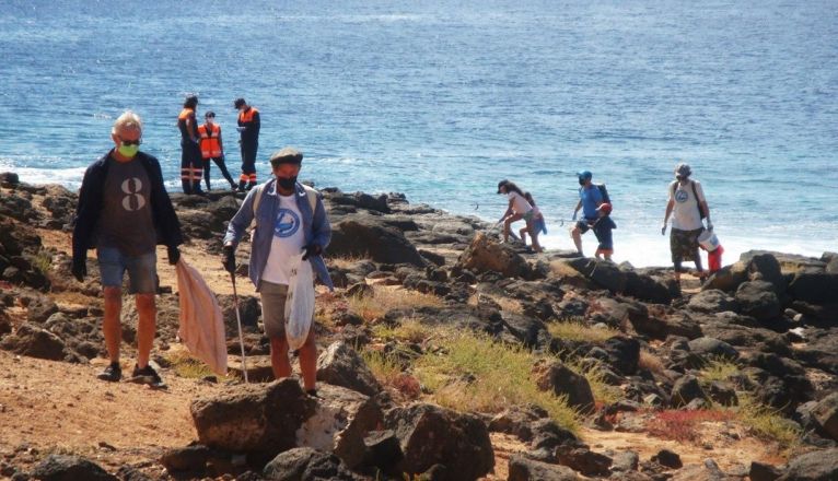 Limpieza en el litoral de Playa Blanca Limpieza en el litoral de Playa Blanca