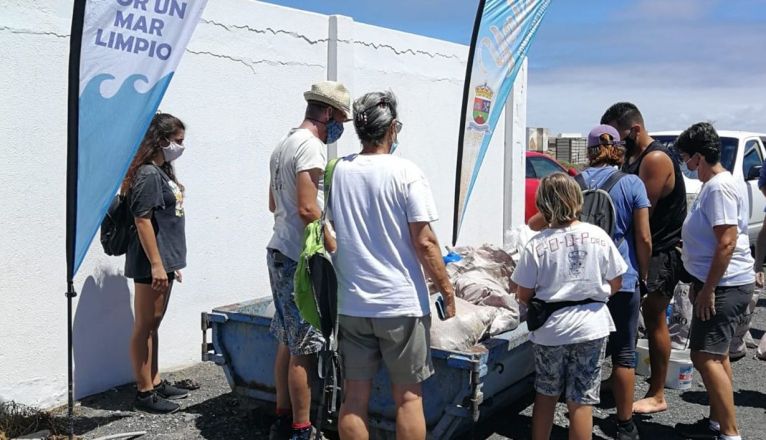 Jornada de limpieza en el litoral de Playa Blanca Jornada de limpieza en el litoral de Playa Blanca