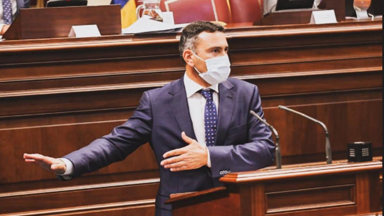 Oswaldo Betancort, durante su intervención en el Parlamento