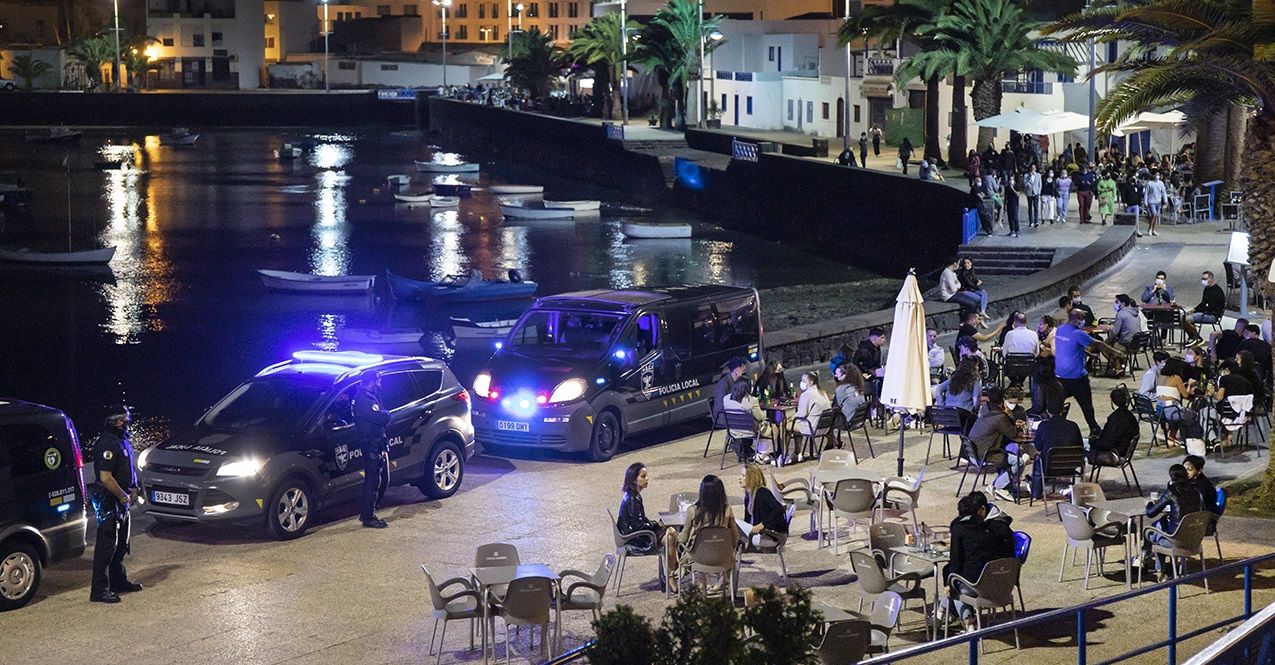 Presencia policial en El Charco en el primer viernes sin toque de queda (FOTOS: Adriana Sandec)