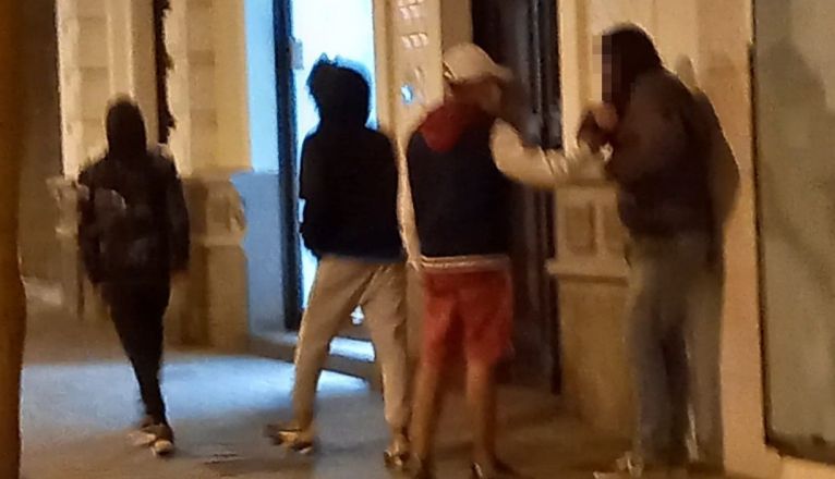 Imágenes del robo con violencia ocurrido en la calle Real de Arrecife Imágenes del robo con violencia ocurrido en la calle Real de Arrecife