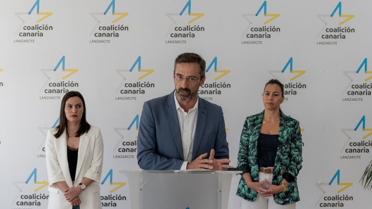 Pedro San Ginés, junto a Migdalia Machín y Maite Corujo en una rueda de prensa