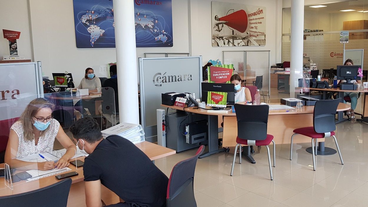 Oficina de atención de la Cámara de Comercio Oficina de atención de la Cámara de Comercio