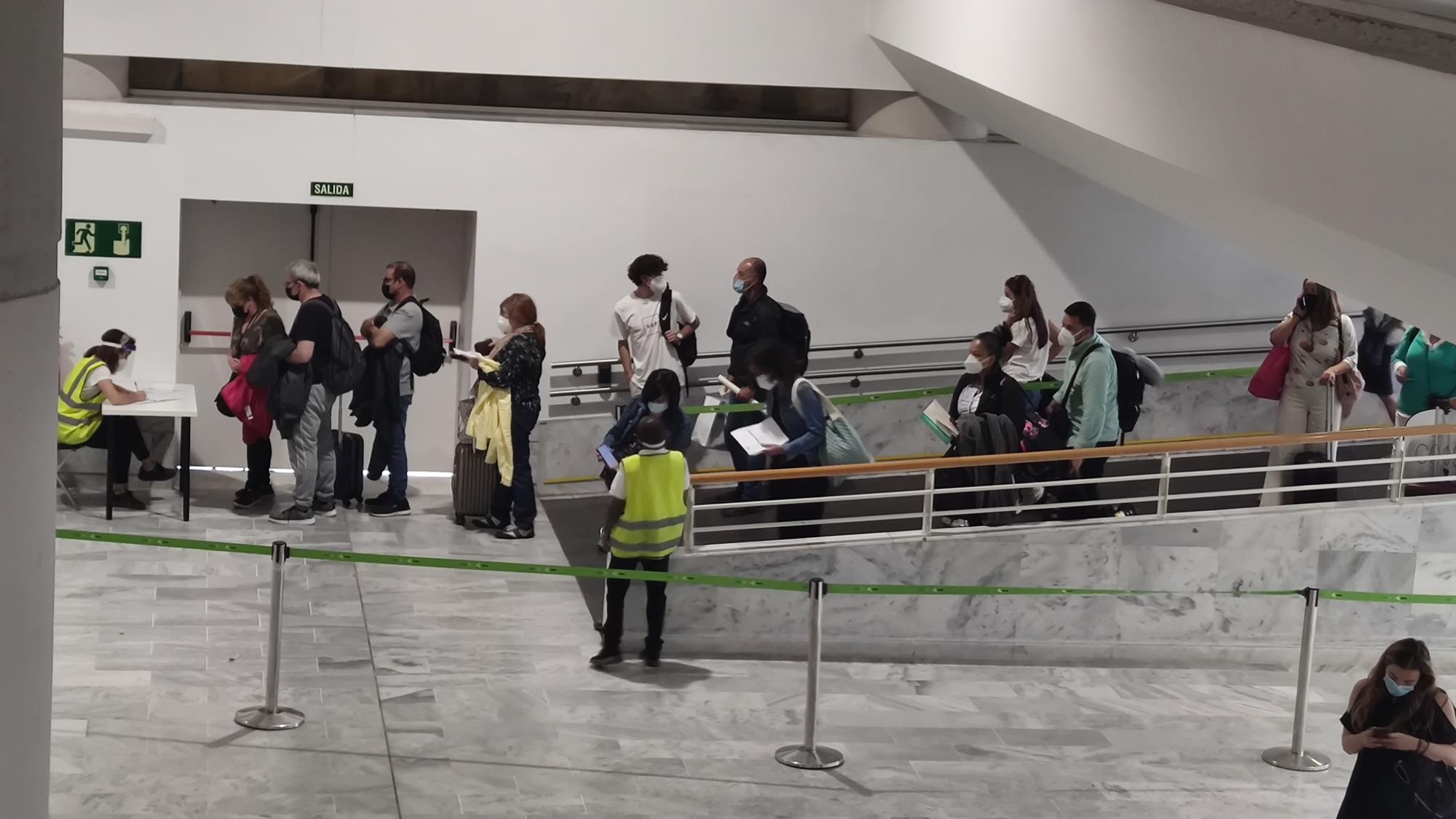 Control de pasajeros en el aeropuerto de Lanzarote ante la Covid