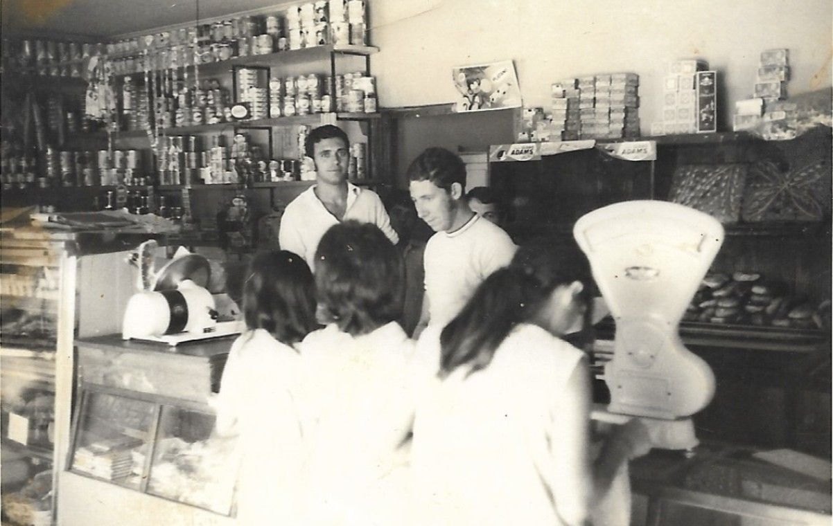 Tienda de D. Marcial González en la calle Canalejas