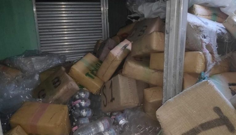 Imagen de los fardos de droga en la bodega del barco Imagen de los fardos de droga en la bodega del barco