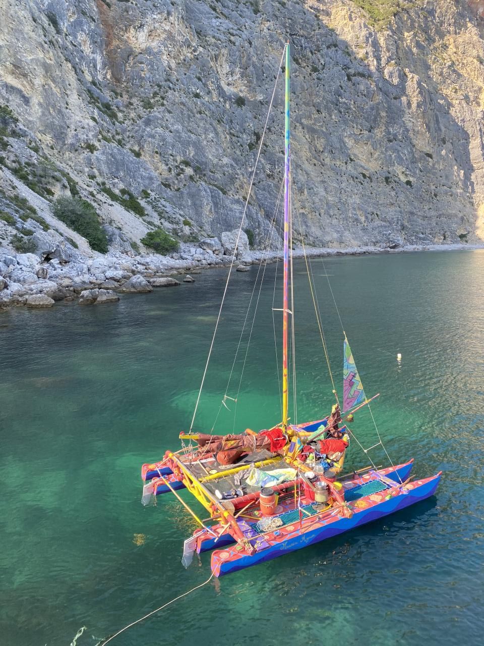 Llega a Arrecife un catamarán a lo "Waterworld"