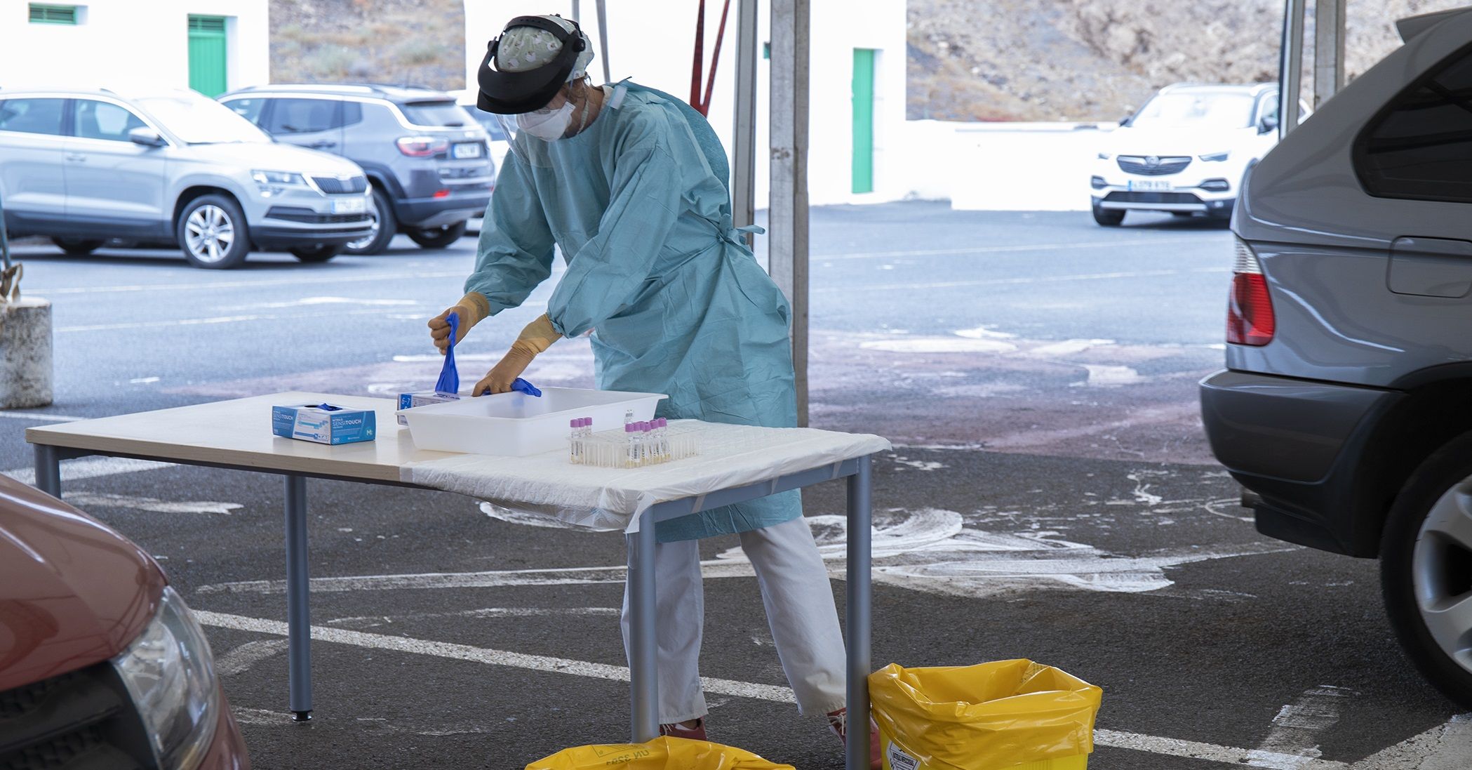 Sanitarios realizando pruebas de Covid 19 en Lanzarote