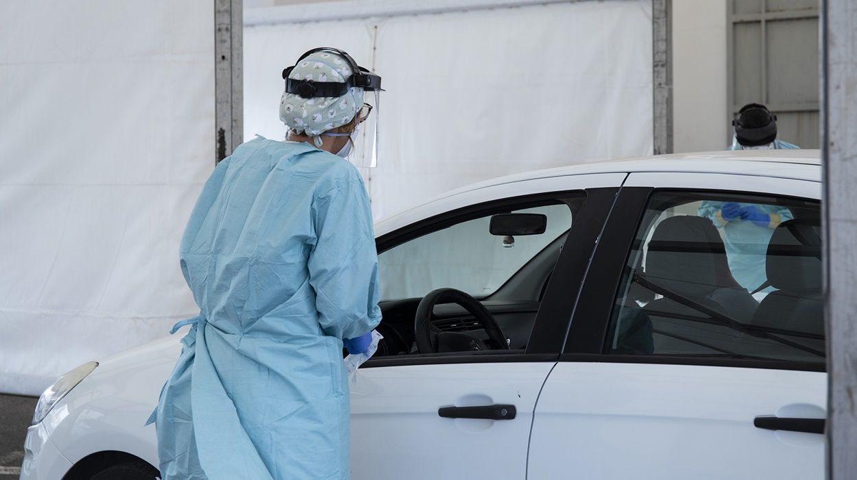 A healthcare worker performing Covid 19 tests in Lanzarote