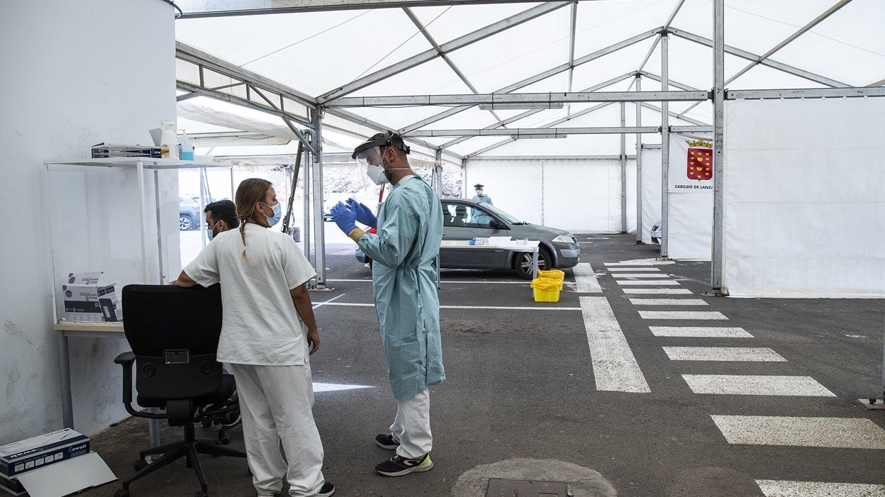 El equipo Covid de Lanzarote, trabajando