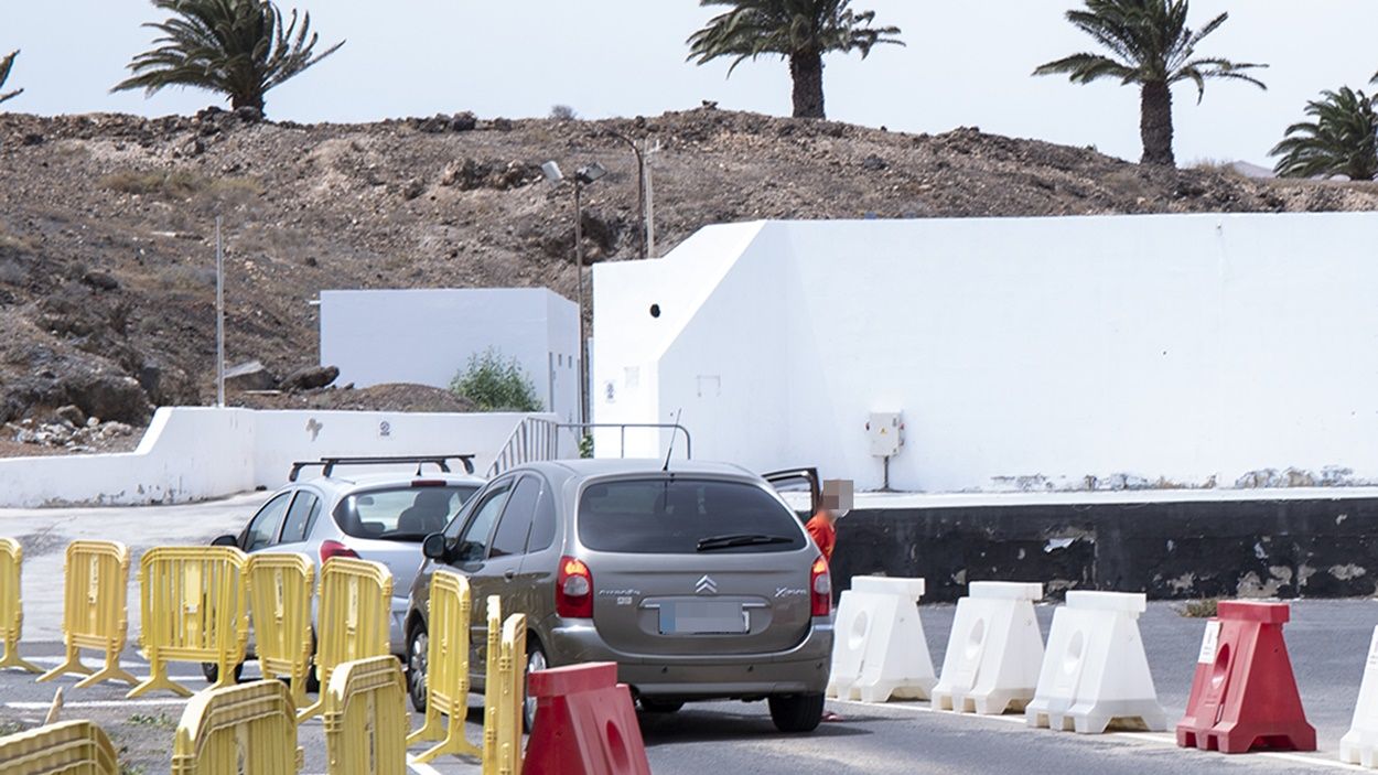 Vehículos entrando al Auto Covid de Lanzarote