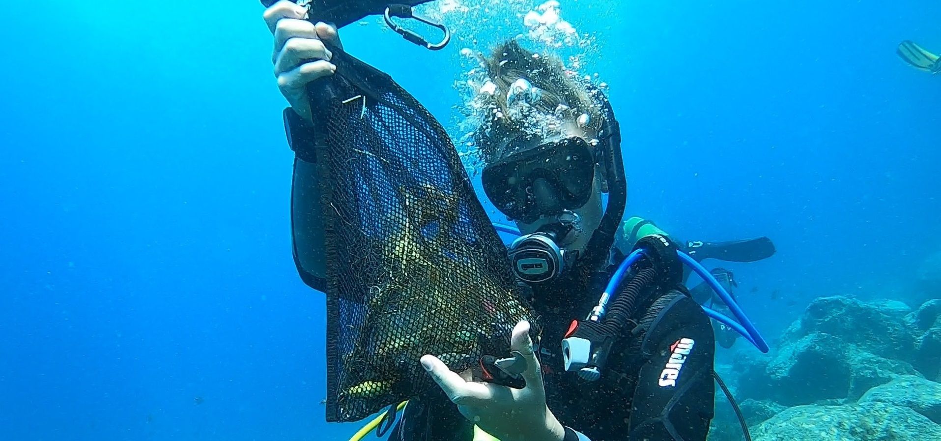 Seabed cleanup at Flamingo Beach