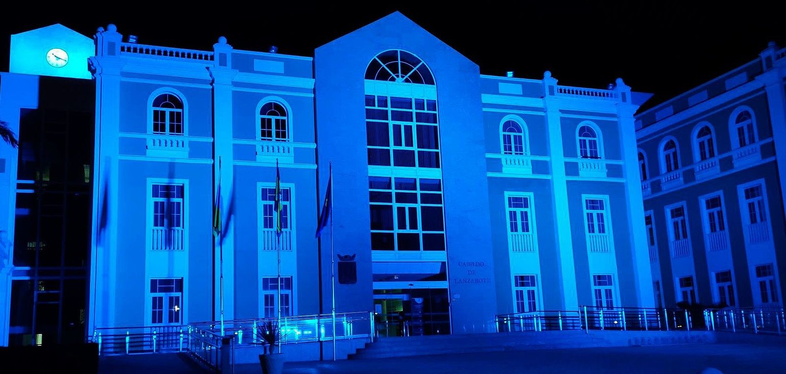 Iluminación del Cabildo por el Día Nacional de la lengua de Signos