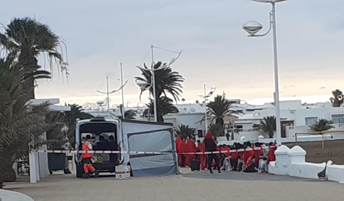 Dispositivo de asistencia a los inmigrantes llegados en patera a Playa Honda