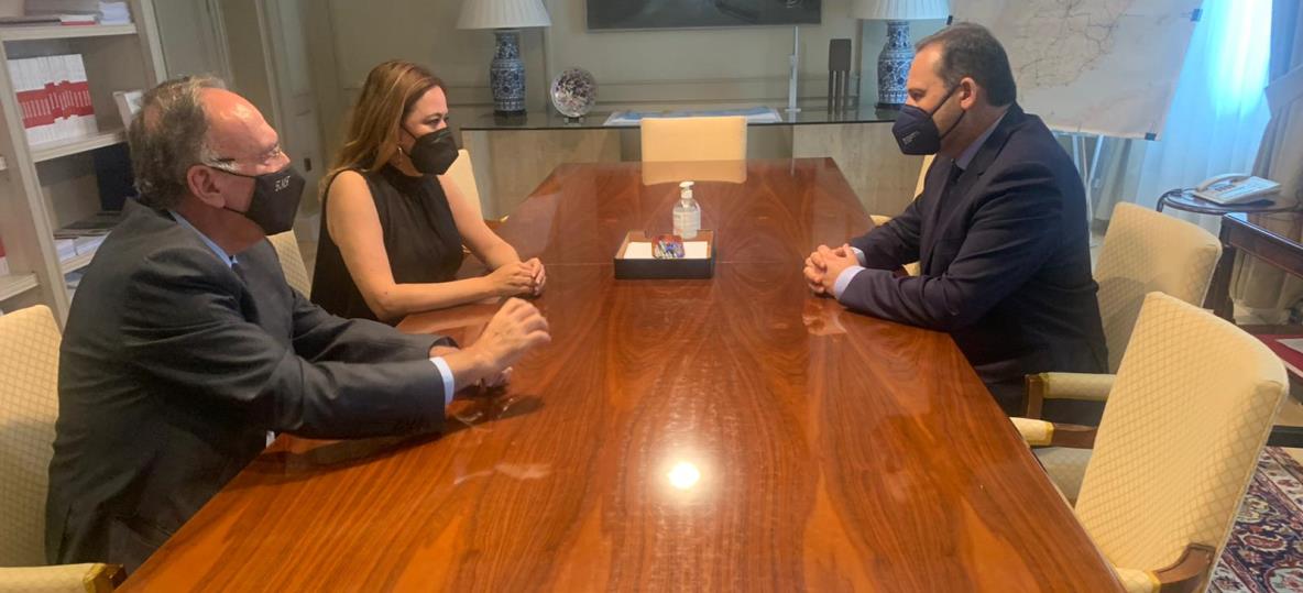 Cabildo de Lanzarote y Fomento abordan el Plan director del aeropuerto Cabildo de Lanzarote y Fomento abordan el Plan director del aeropuerto